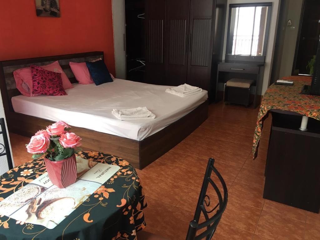 Hotel Lucky Banzaan à Patong Extérieur photo