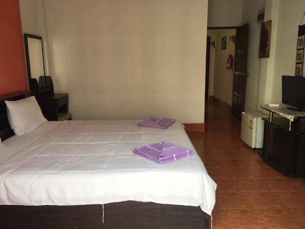Hotel Lucky Banzaan à Patong Extérieur photo