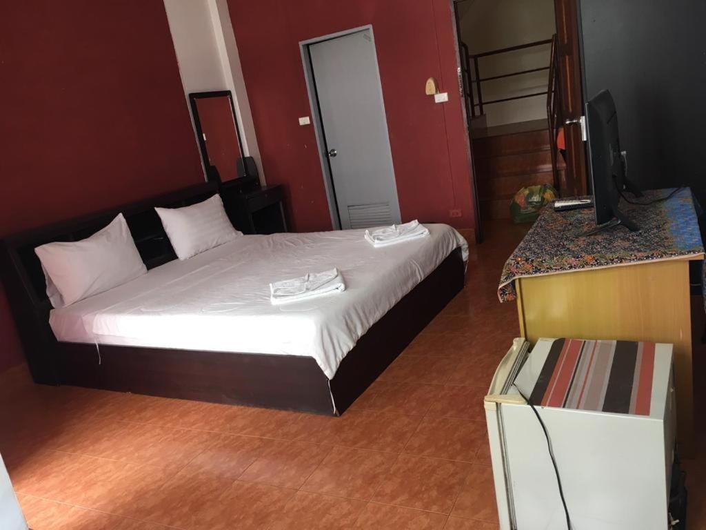 Hotel Lucky Banzaan à Patong Extérieur photo