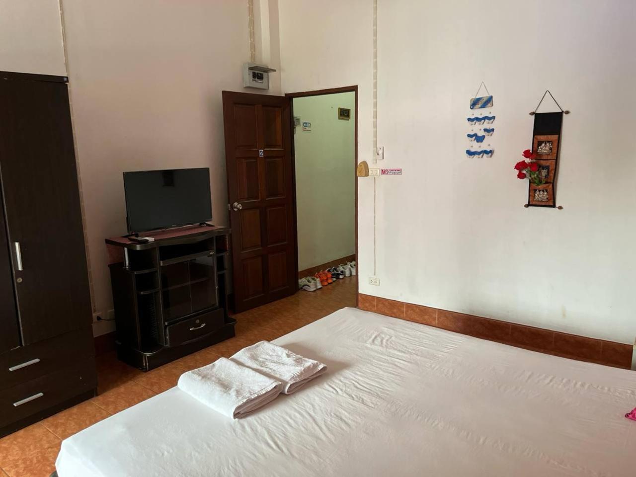 Hotel Lucky Banzaan à Patong Extérieur photo